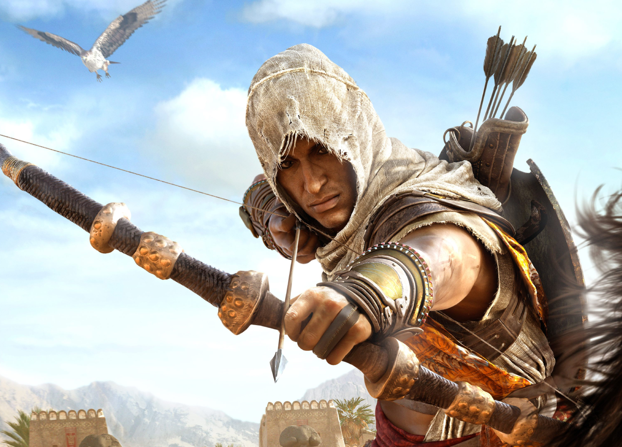 Gros plan sur Bayek de Siwa visant avec son arc, son aigle Senu volant à l'arrière-plan